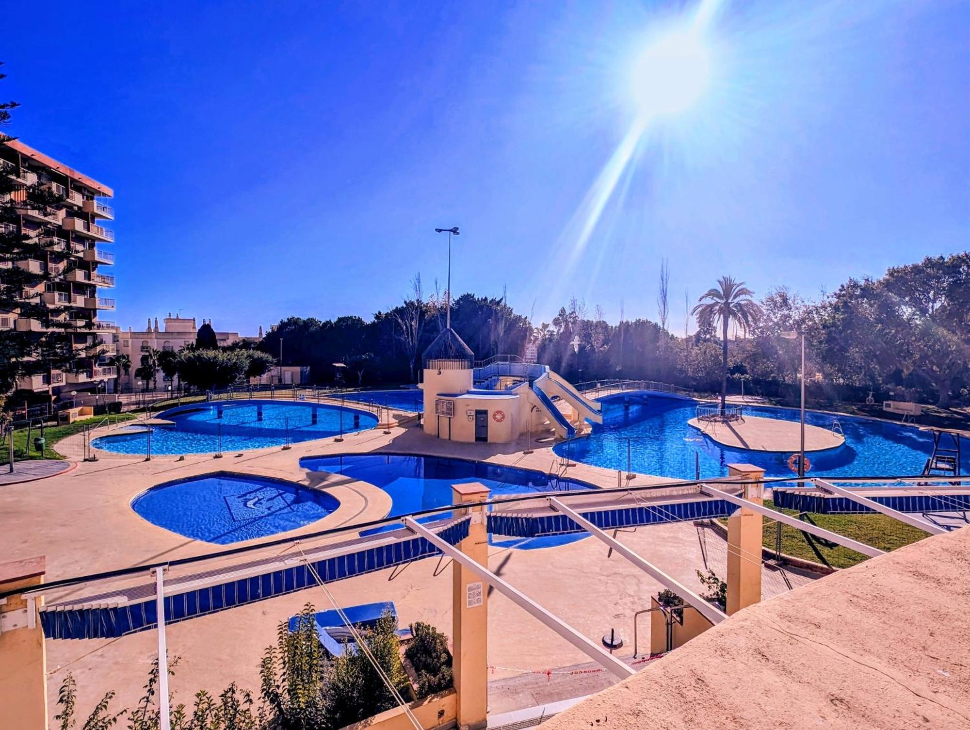 Estudio 19 Minerva Apartamentos-Piscina365-Playa-Wifi Benalmádena Rum bild